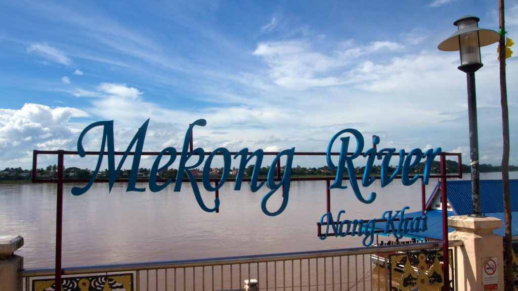 Mekong-Schild an der Mekong-Uferpromenade von Nong Khai