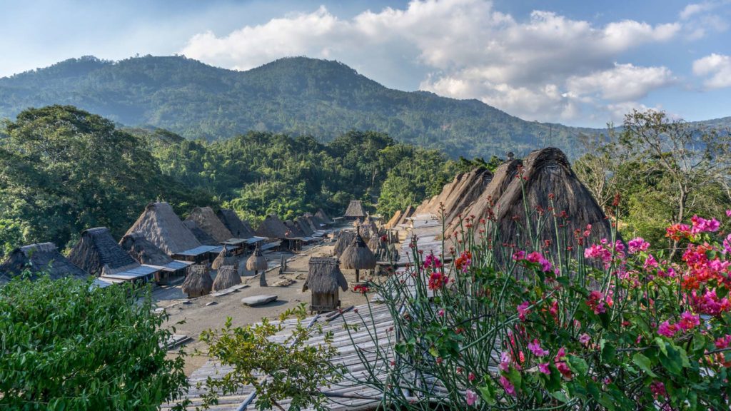 Traditionelles Dorf Bena in der Nähe von Bajawa, Flores