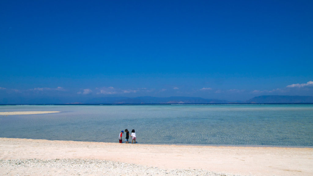 Dream beach on Gili Kapal with a view on Sumbawa, Lombok