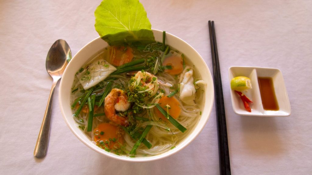 Vietnamesische Seafood-Suppe im Castaways Resort, Phu Quoc