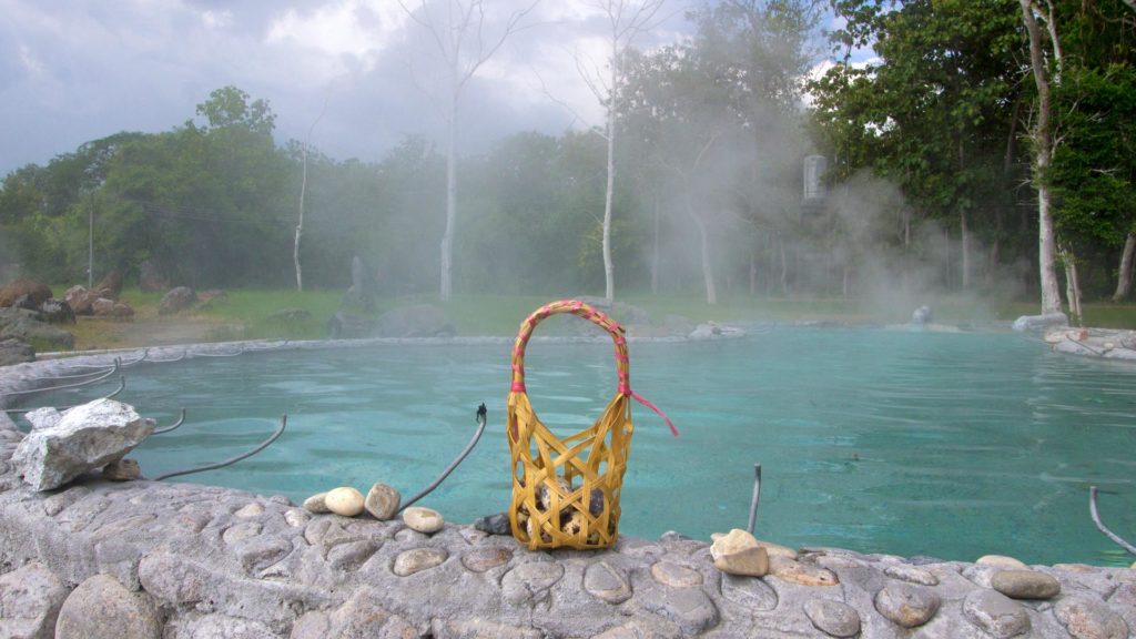 Eier kochen an den San Kamphaeng Hot Springs, Chiang Mai