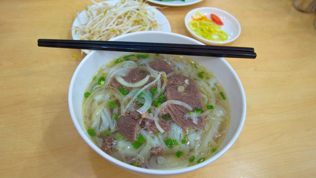 Die berühmte vietnamesische Suppe Pho in Ho Chi Minh City