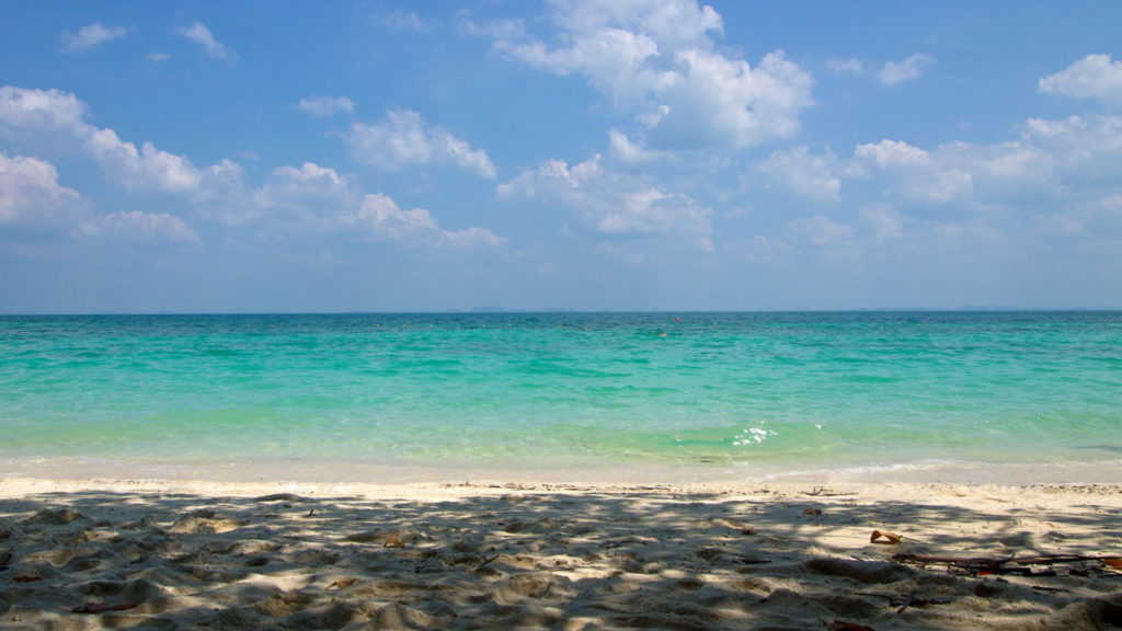 Beautiful clear turquoise ocean on Chicken Island