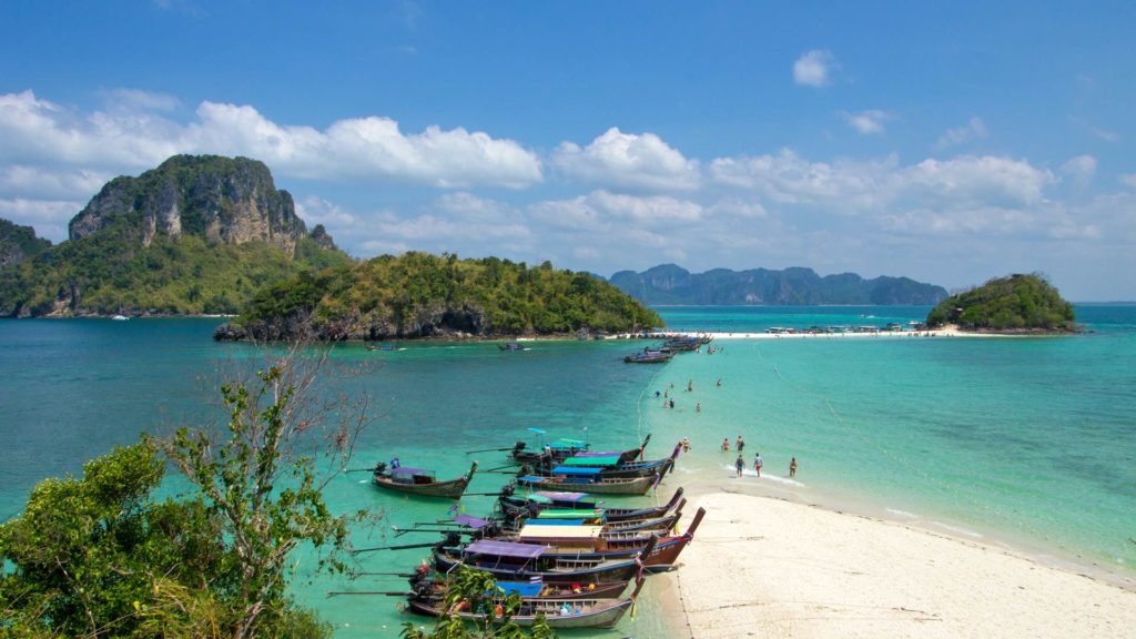 Aussicht auf Koh Tub vom Chicken Island Viewpoint in Krabi