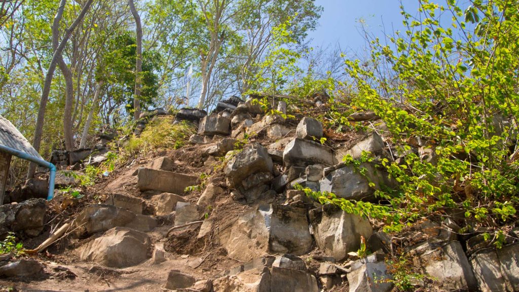 Der Aufstieg zum Viewpoint auf Chicken Island in Krabi