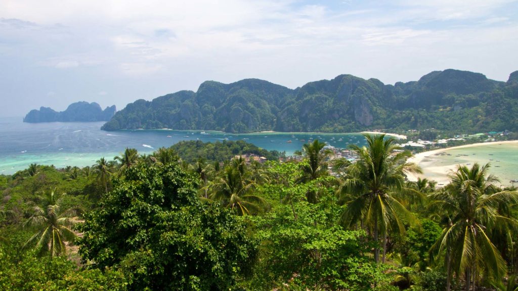 Die Aussicht vom Viewpoint auf Koh Phi Phi Don in Krabi