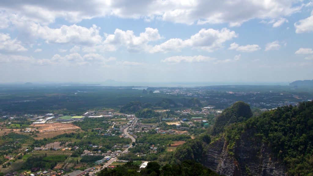 Aussicht auf Krabi Town vom Tiger Cave Tempel in Krabi