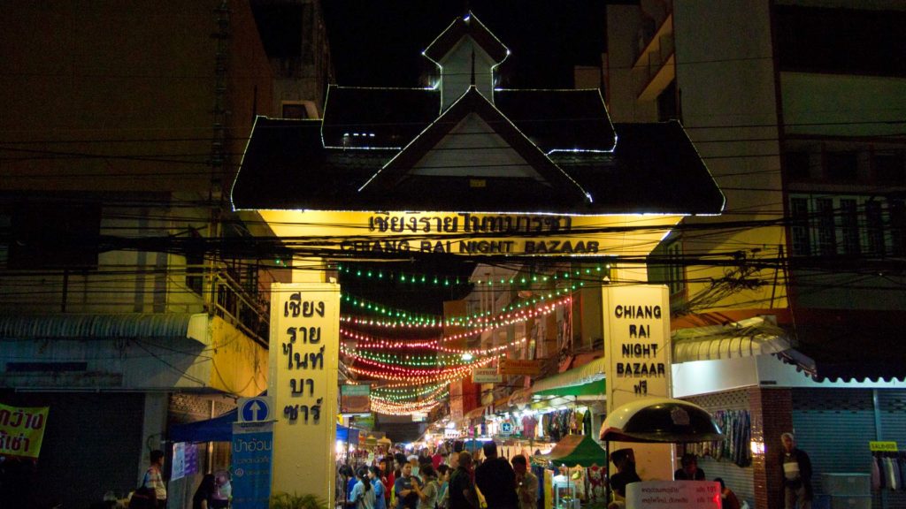 Der Eingang zum Chiang Rai Nightbazaar
