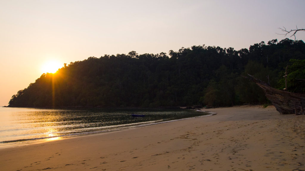 Sonnenuntergang an der Hippie Bar an der Buffalo Bay, Koh Phayam