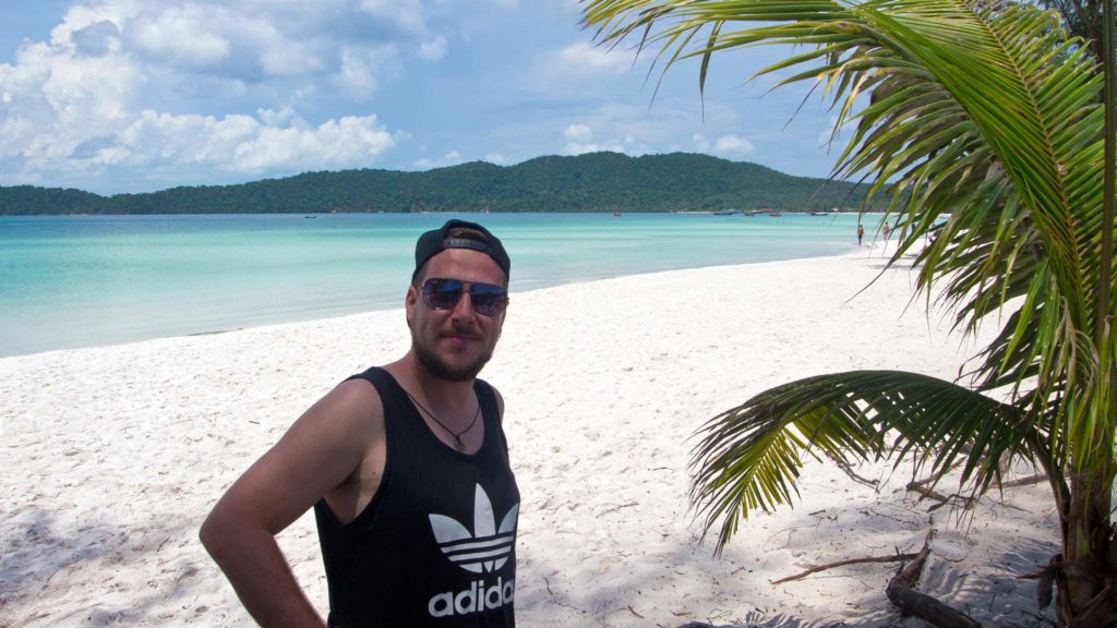 Tobi at the beach of the Saracen Bay on Koh Rong Samloem