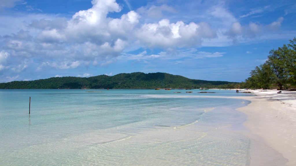 Der traumhafte Strand der Saracen Bay auf Koh Rong Samloem