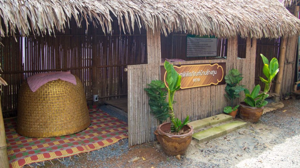 Eine Art Sauna oder Dampfbad im Chong Chang Tune Live Ecomuseum in Trat