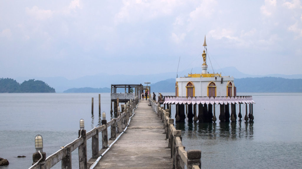 Das Tempelpier auf Koh Phayam, Thailand