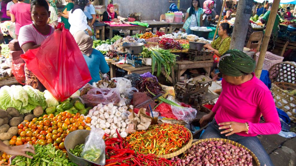 インドネシア、ロンボク島アンペナンの伝統的な市場