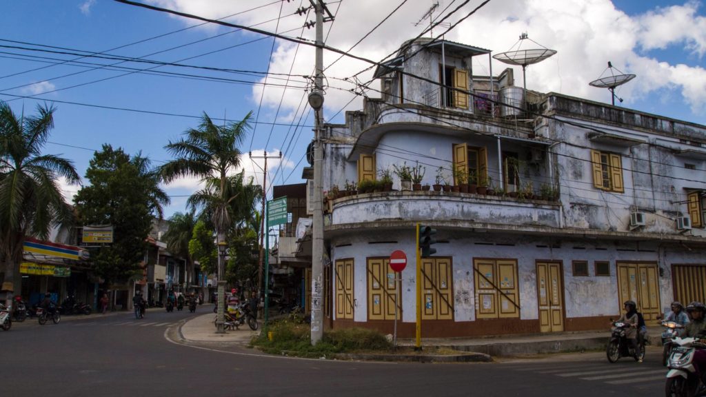 Die Hauptkreuzung in der Altstadt von Ampenan (Kota Tua)