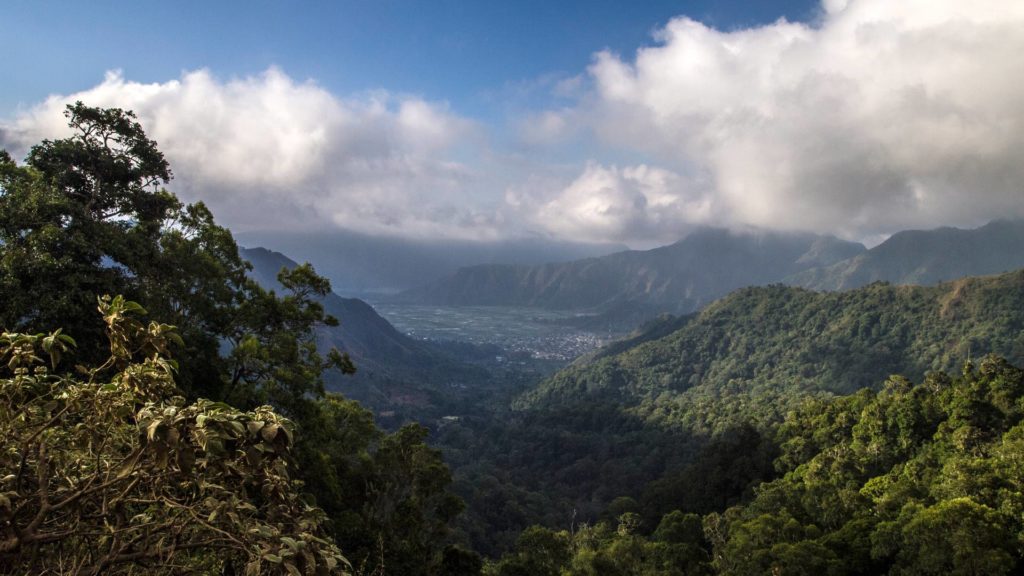 Aussicht vom Viewpoint auf das Tal von Sembalun Bumbung im Osten Lomboks