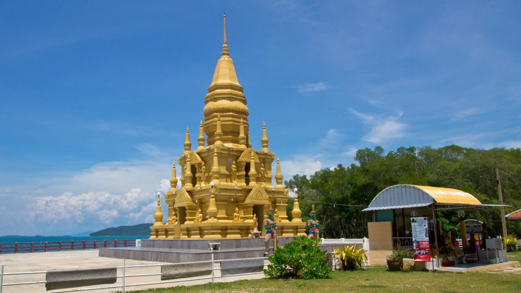 The golden Laem Sor pagoda on Koh Samui