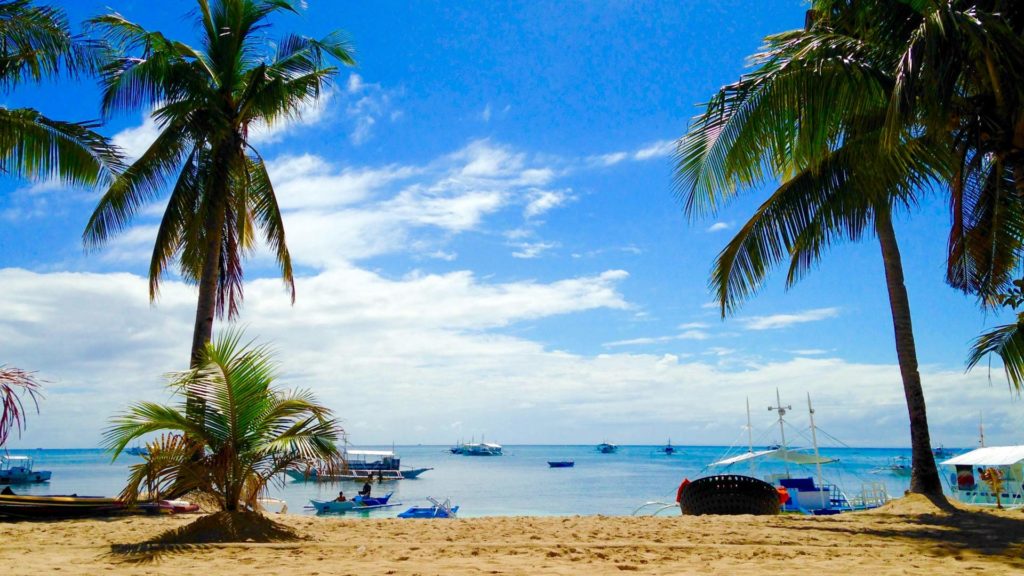 Strand des Ocean Vida Beach and Dive Resorts auf Malapascua