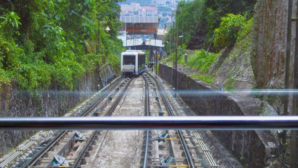 Die Fahrt mit der Bahn auf dem Penang Hill Railway
