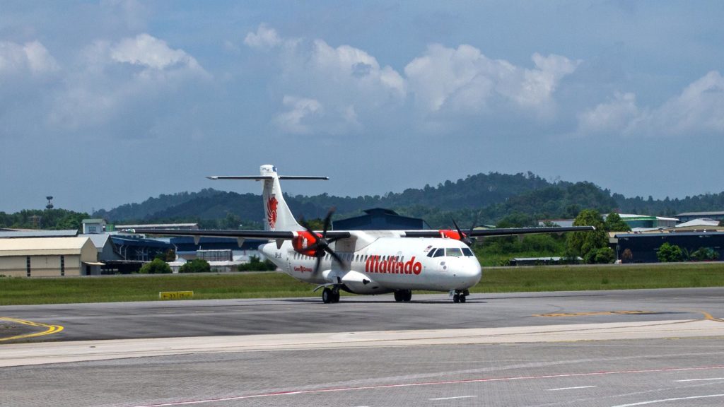Ein Flugzeug von Malindo Air auf dem Rollfeld in Penang
