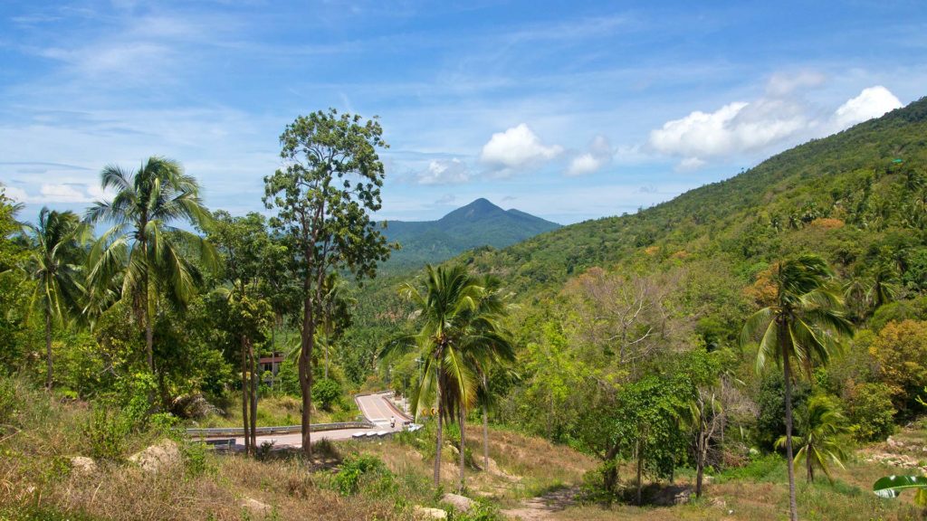 Einsame Straße in der Inselmitte von Koh Phangan