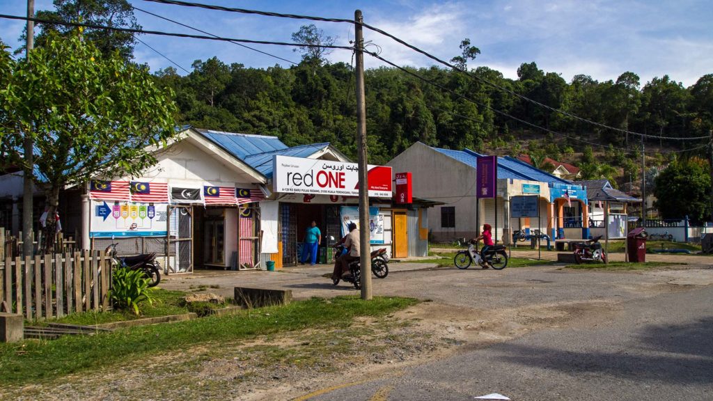 Kleine Shops im Dorf der Einheimischen auf Redang