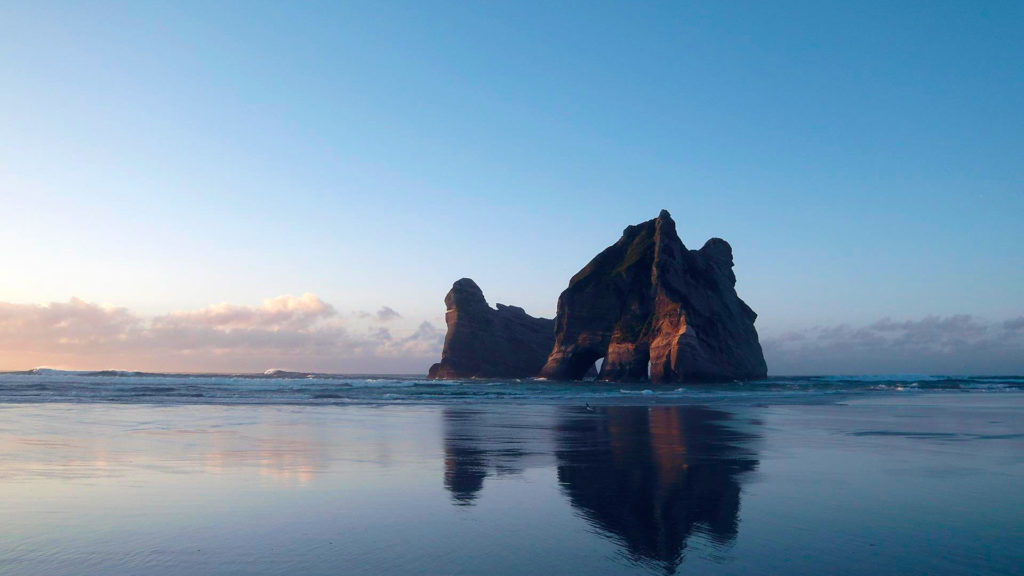 Am Kap von Wharariki in Neuseeland