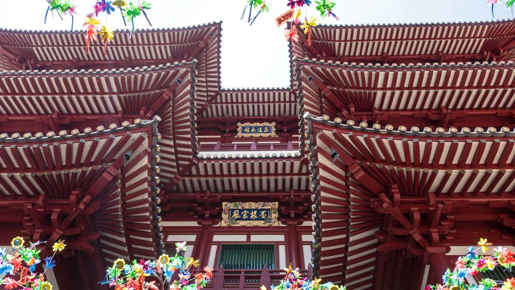 Aufnahme im Inneren des Buddha Tooth Relic Tempels