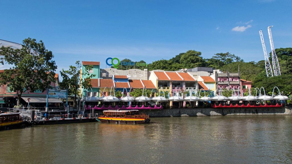 Das Clarke Quay am Ufer des Singapore Rivers