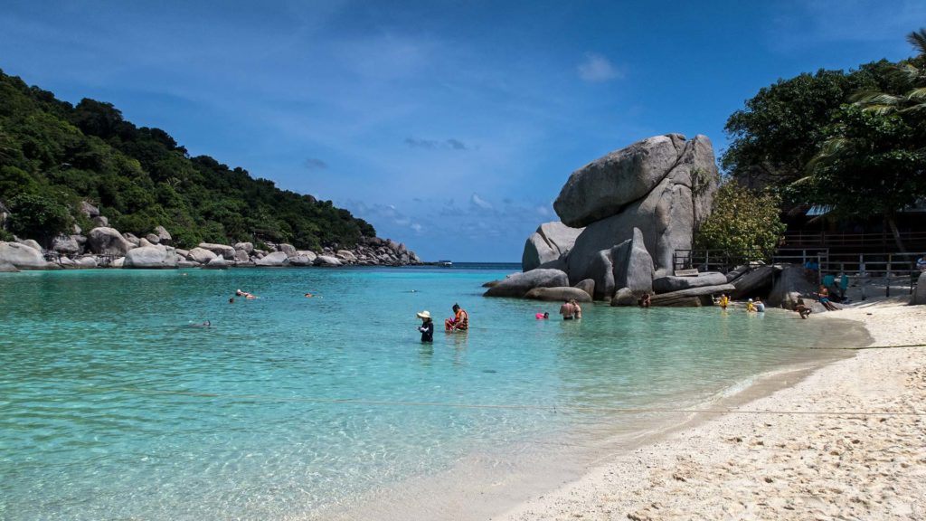 Besucher am Strand von Koh Nang Yuan bei Koh Tao