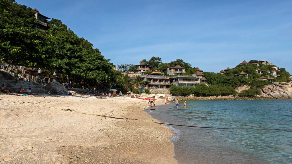 Beliebtes Ziel zum Schnorcheln, der Sai Daeng Beach auf Koh Tao