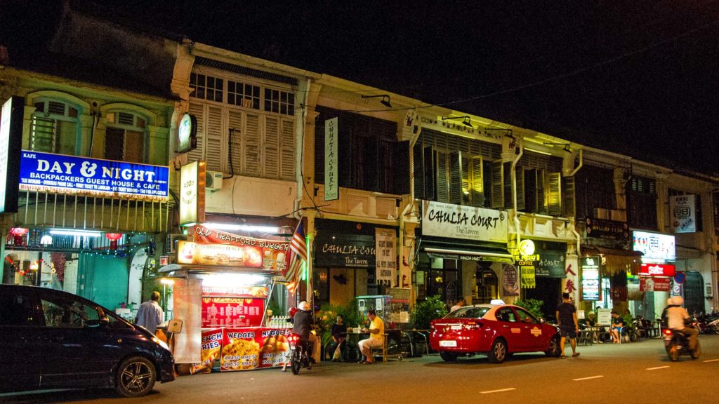 Die Backpacker Straße Chulia Street in George Town auf Penang