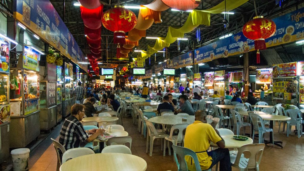 Im Inneren des Kedai Makanan Dan Minuman Hawker Centre auf Penang