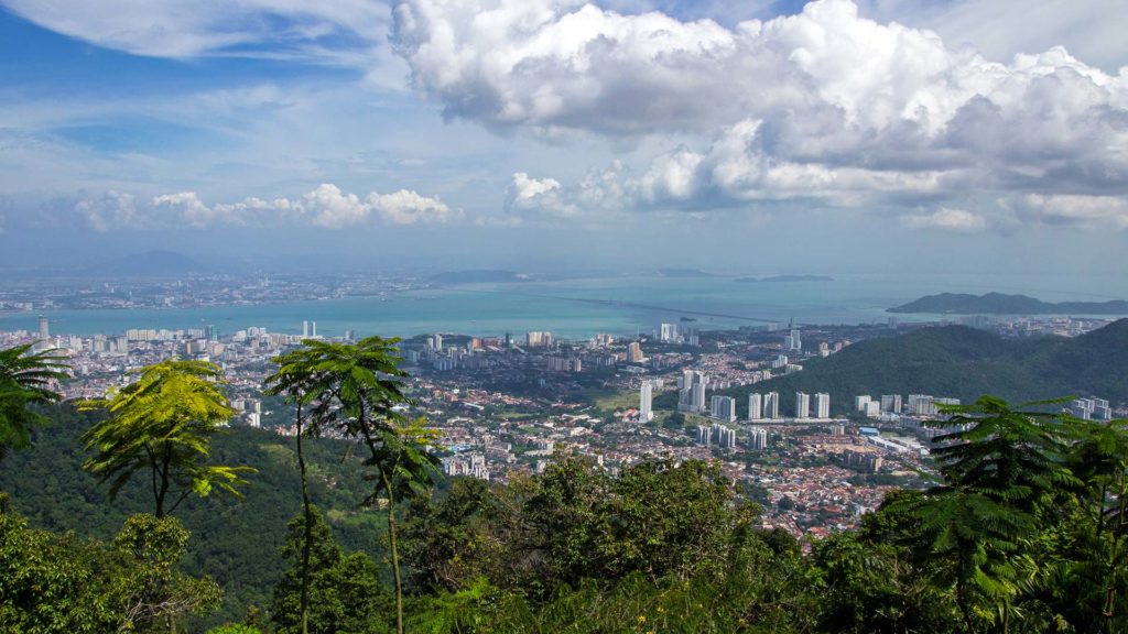 Die Aussicht vom Penang Hill über Penang und Butterworth auf der malaiischen Halbinsel