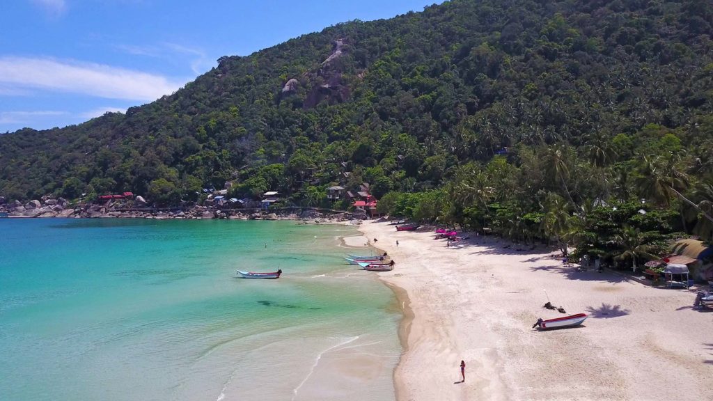 Drone flight over the Haad Yuan on Koh Phangan
