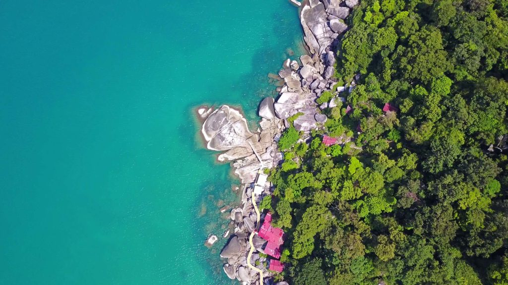 Rocks and bungalows at Haad Yuan from above