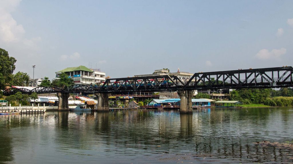 Die Brücke über dem Kwai in Kanchanaburi