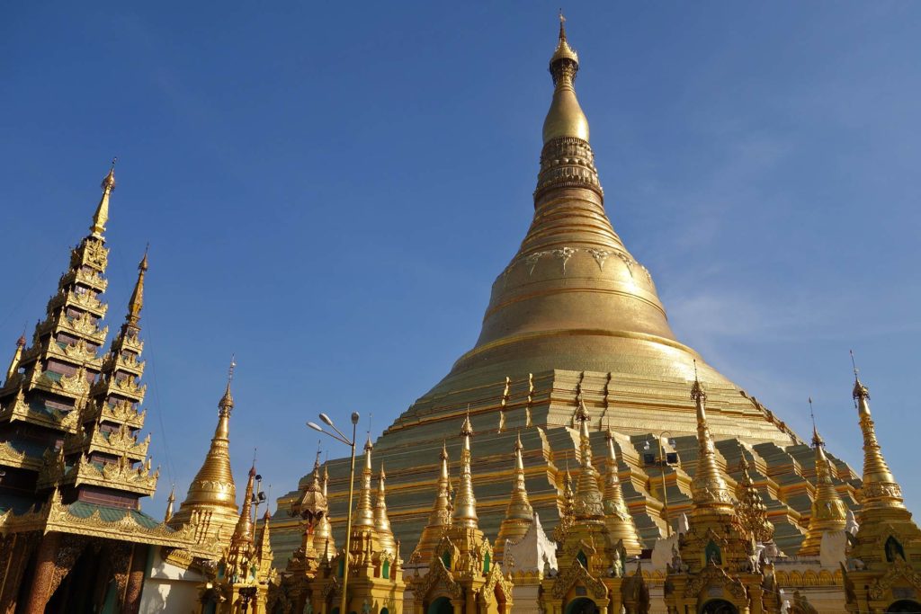 Die berühmte Shwedagon Pagode in Yangon, Myanmar