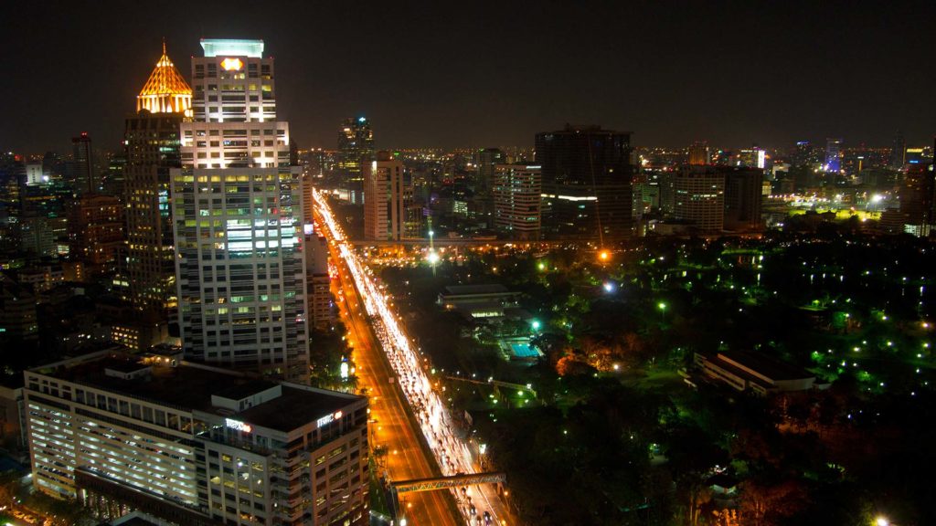 Fantastischer Ausblick auf Bangkok von der Hi-So Sky Bar des So Sofitel Bangkok