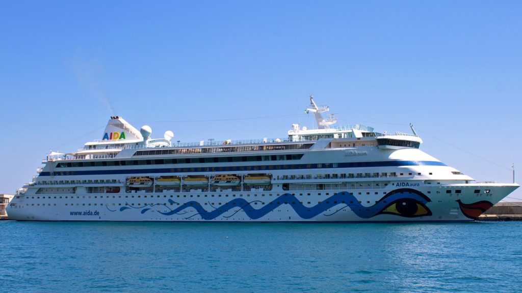 Aida Aura im Hafen von Jalta in der Ukraine