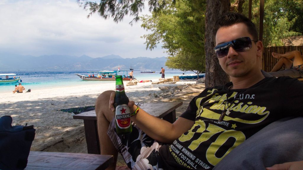 Marcel am Strand von Gili Trawangan