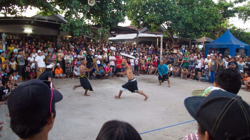 Stick Fight (Presean) auf dem Marktplatz von Gili Trawangan