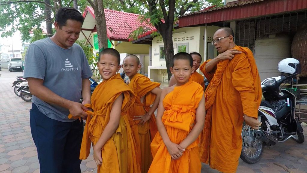 Junge Mönche/Novizen im Wat Nong Wang in Khon Khaen