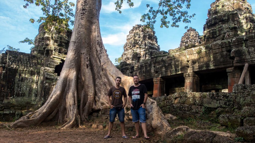 Marcel und Tobi im Ta Phrom Tempel in Siem Reap