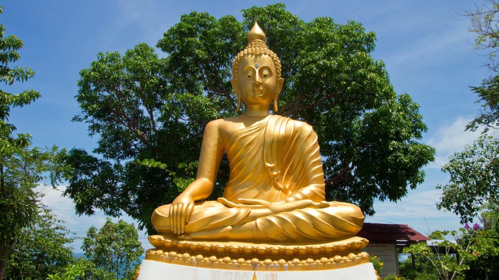 Buddha-Statue im Wat Rattanakosin Tempel auf Koh Samui