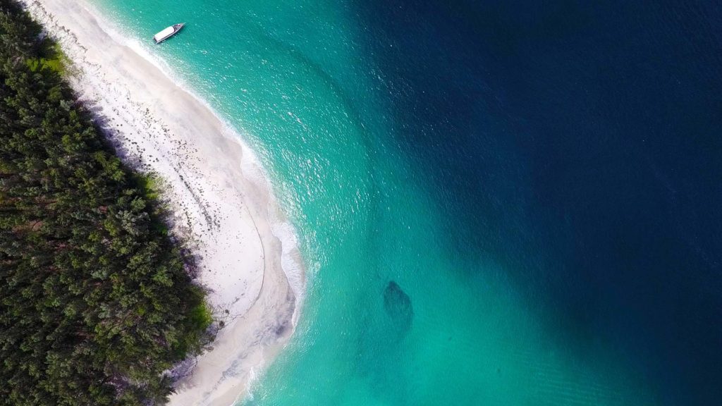 Der Strand von Koh Adang mit der DJI Mavic Drohne aufgenommen