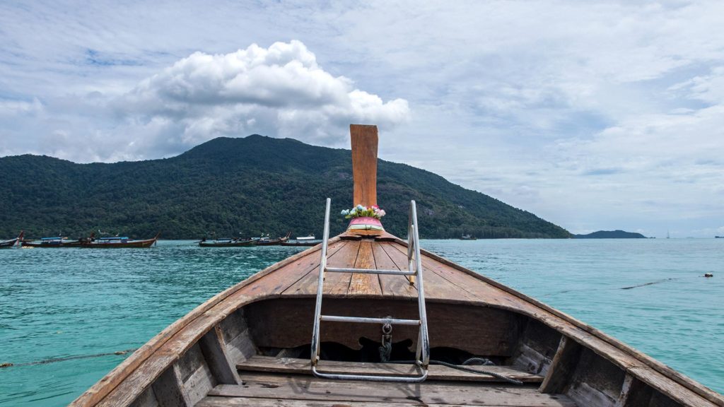 Longtail Boat auf der Fahrt von Koh Lipe nach Koh Adang