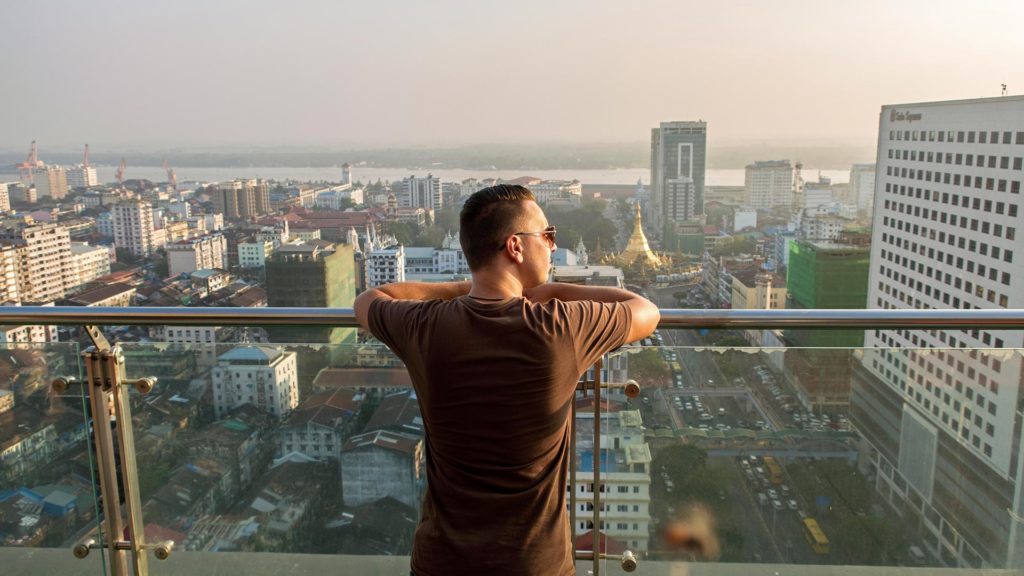 Marcel und die Aussicht der Yangon Yangon Rooftop Bar