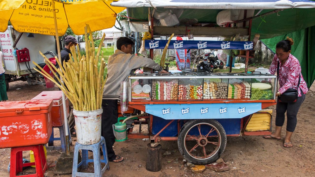 Verkäufer von Snacks am Sokha Beach von Sihanoukville