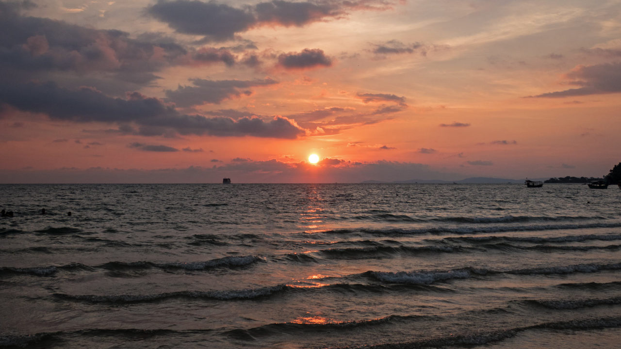 Sonnenuntergang am Ocheteaul Beach von Sihanoukville